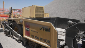ASFALTADORA BLAW KNOX PF120H - 24