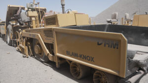 ASFALTADORA BLAW KNOX PF3200 - 78