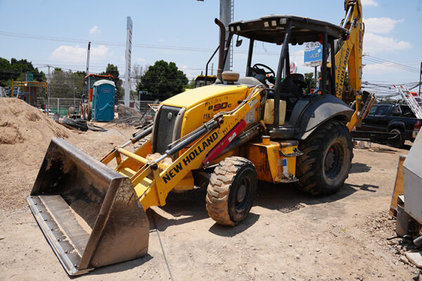 RETROEXCAVADORA NEW HOLLAND B90C 4WD EXT - 1517