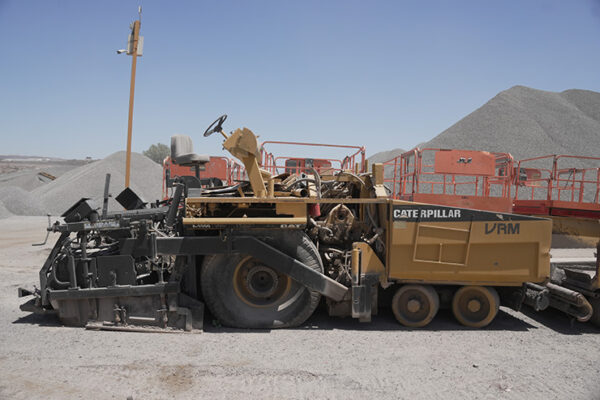 ASFALTADORA CATERPILLAR AP1000 - 0098