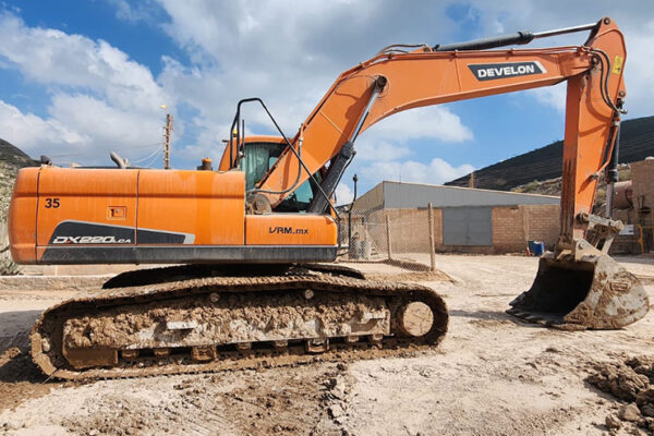 EXCAVADORA DEVELON DX220LCA - 1989