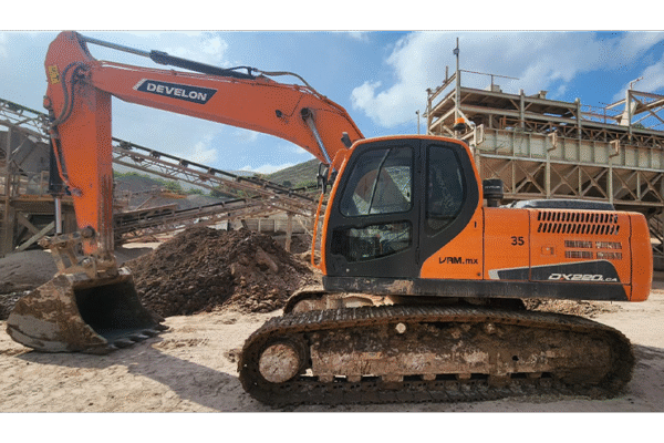 EXCAVADORA DEVELON DX220LCA - 1989 - Imagen 4