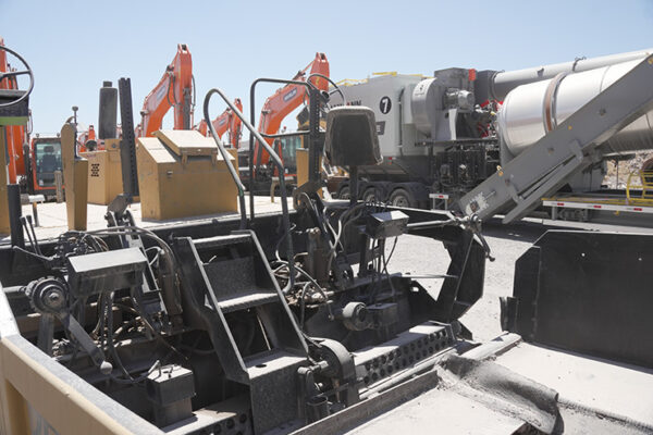ASFALTADORA BLAW KNOX PF200 - 11 - Imagen 3