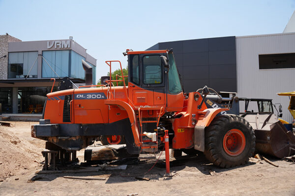 CARGADOR FRONTAL DOOSAN DL300 - 0713