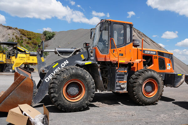 CARGADOR FRONTAL DEVELON SD310 - 0353 - Imagen 4