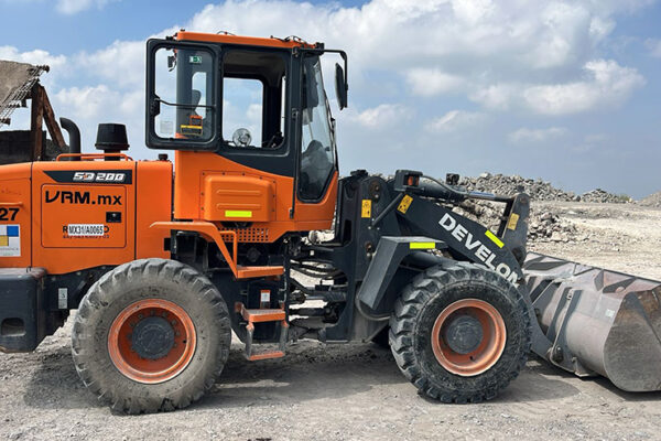 CARGADOR FRONTAL DEVELON SD200 - 0698 - Imagen 3