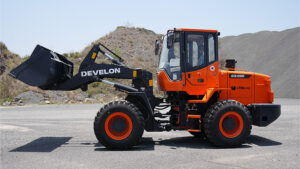 CARGADOR FRONTAL DEVELON SD200 - 0706