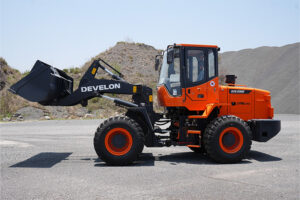 CARGADOR FRONTAL DEVELON SD200 - 0706