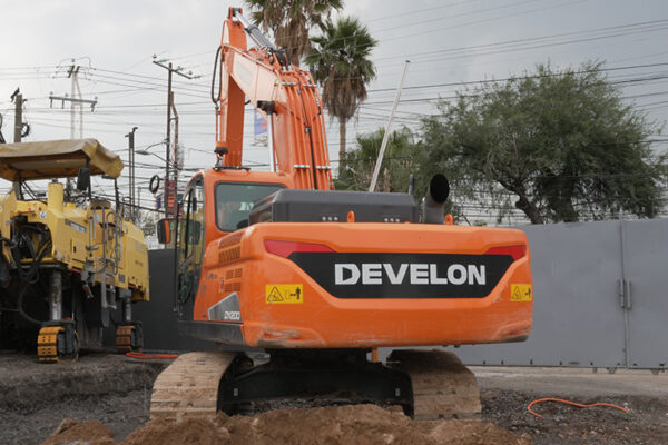 EXCAVADORA DEVELON DX200-3B  - 1020 - Imagen 4