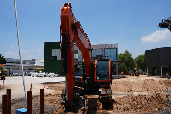 EXCAVADORA DEVELON DX200-3B  - 1020 - Imagen 5