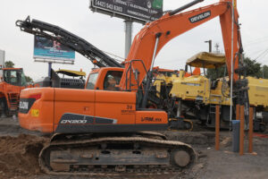 EXCAVADORA DEVELON DX200-3B  - 1020