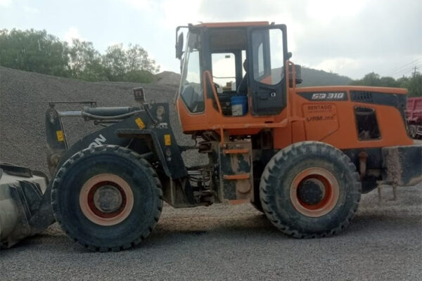 CARGADOR FRONTAL DEVELON SD310 - 0389