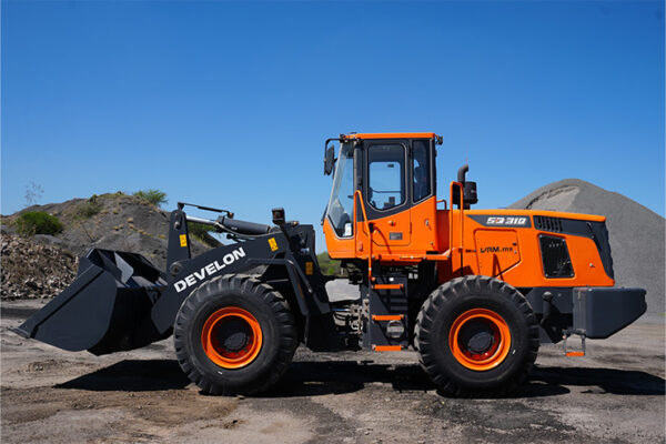 CARGADOR FRONTAL DEVELON SD310 - 0397