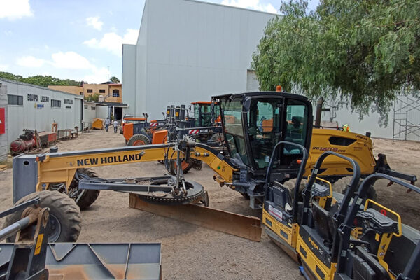MOTONIVELADORA NEW HOLLAND RG140 - 9999 - Imagen 4