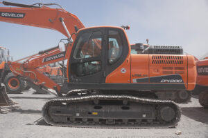 EXCAVADORA DEVELON DX200-3B  - 1026