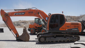EXCAVADORA DEVELON DX220LCA - 0263