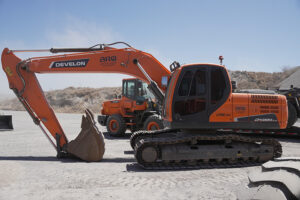 EXCAVADORA DEVELON DX220LCA - 0263