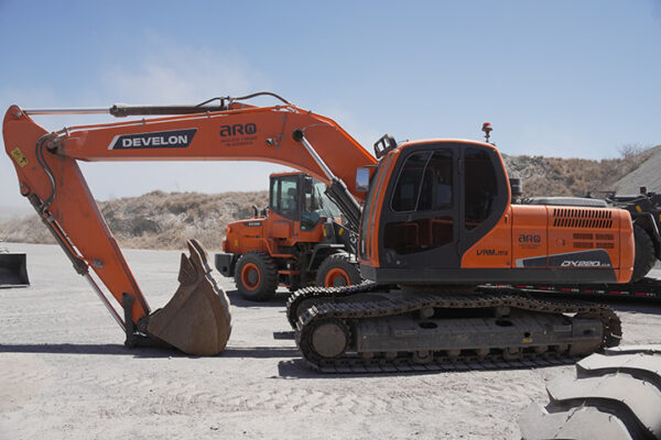 EXCAVADORA DEVELON DX220LCA - 0263