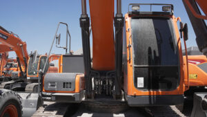 EXCAVADORA DEVELON DX220LCA - 0281