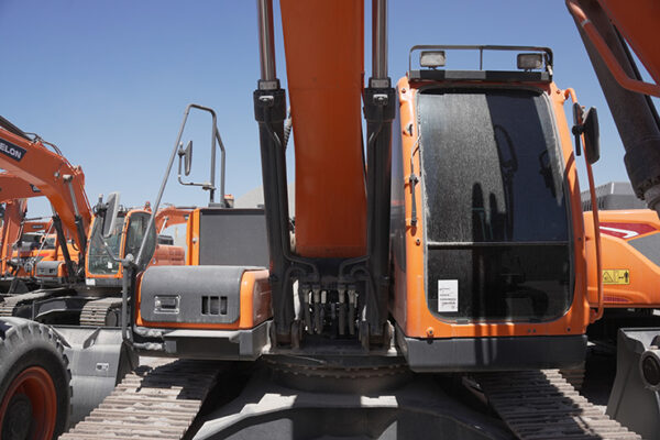 EXCAVADORA DEVELON DX220LCA - 0281