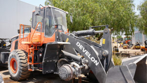 CARGADOR FRONTAL DEVELON SD310 - 0435