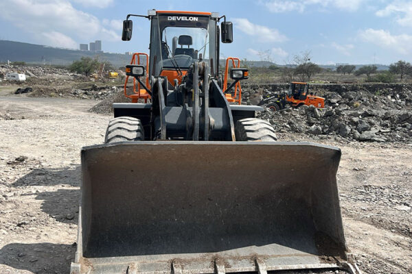 CARGADOR FRONTAL DEVELON SD310 - 0435 - Imagen 2
