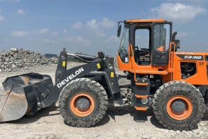 CARGADOR FRONTAL DEVELON SD310 - 0435