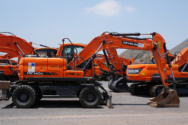 EXCAVADORA DEVELON DX140W - 9666 - Imagen 4