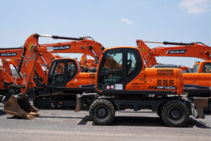 EXCAVADORA DEVELON DX140W - 9666