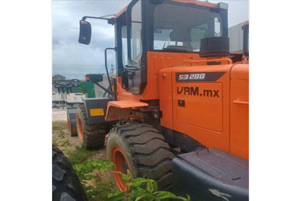 CARGADOR FRONTAL DEVELON SD200 - 0709