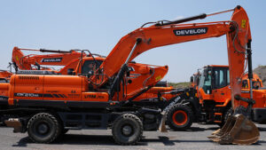 EXCAVADORA DEVELON DX210WA - 6579