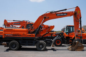 EXCAVADORA DEVELON DX210WA - 6579