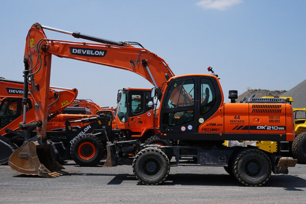 EXCAVADORA DEVELON DX210WA - 6579 - Imagen 3