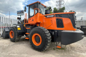 CARGADOR FRONTAL DEVELON SD310 - 0451
