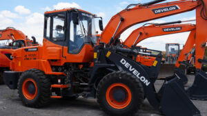 CARGADOR FRONTAL DEVELON SD200 - 0857