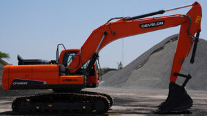 EXCAVADORA DEVELON DX200-3B  - 1047