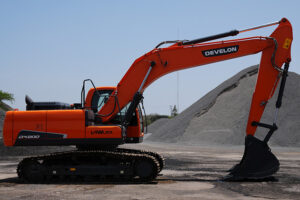 EXCAVADORA DEVELON DX200-3B  - 1047