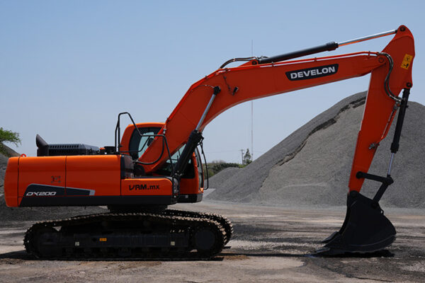 EXCAVADORA DEVELON DX200-3B  - 1047